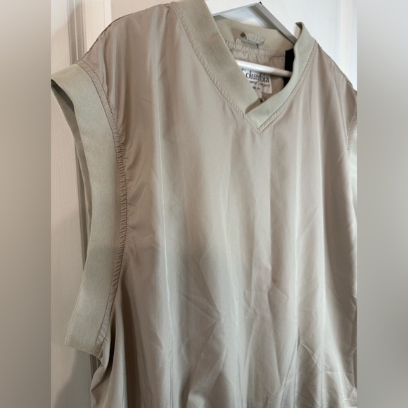 Columbia Men’s Beige Sleeveless Pull-Over Vest - Size XL (Small Flaw) - Picture 3 of 8